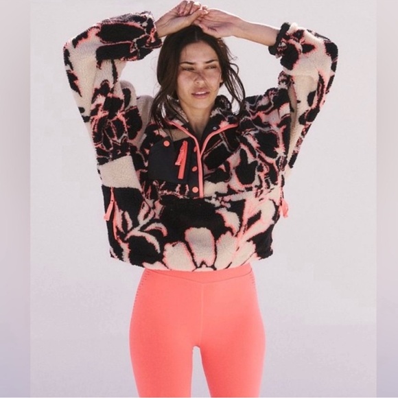 Free People Jackets & Blazers - NWT Free People Hit The Slopes Rocky Ridge Sherpa Pullover Magnolia Floral Combo